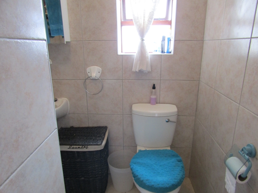8 Bedroom Property for Sale in Wavecrest Eastern Cape